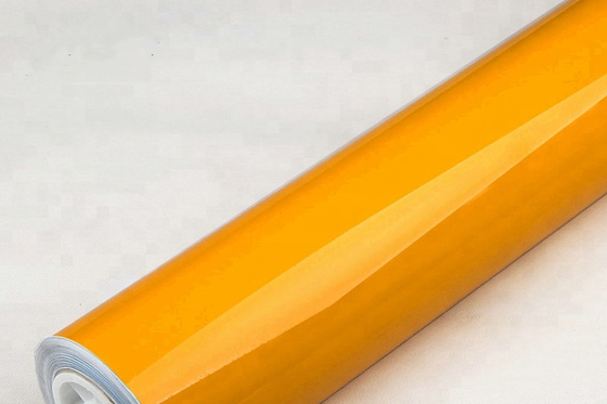 Enveloppe résistante UV démontable de vinyle d'enveloppe jaune métallique brillante de voiture