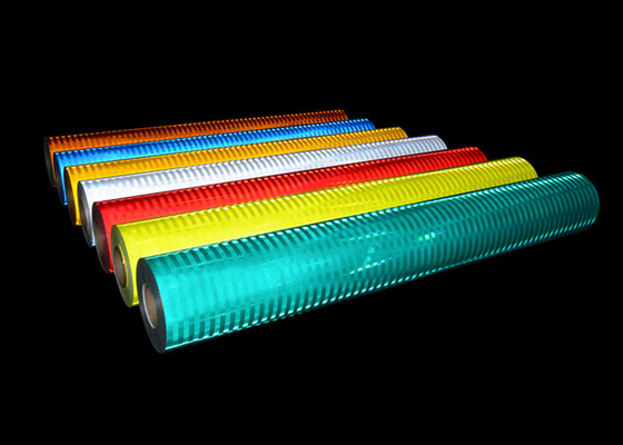 Rétro recouvrement réfléchi métallisé de vinyle prismatique de forte intensité pour le poteau de signalisation