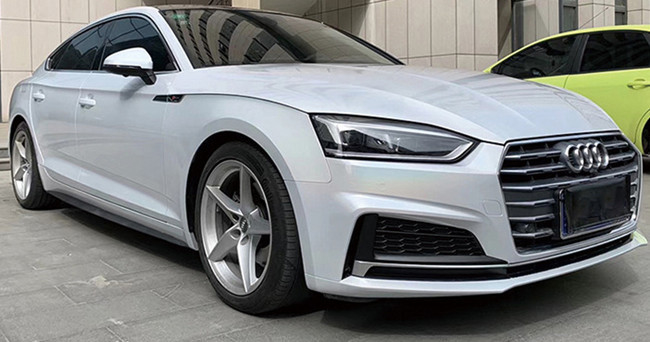 La voiture blanche colorée de scintillement de laser enveloppent le film calandré polymère de vinyle